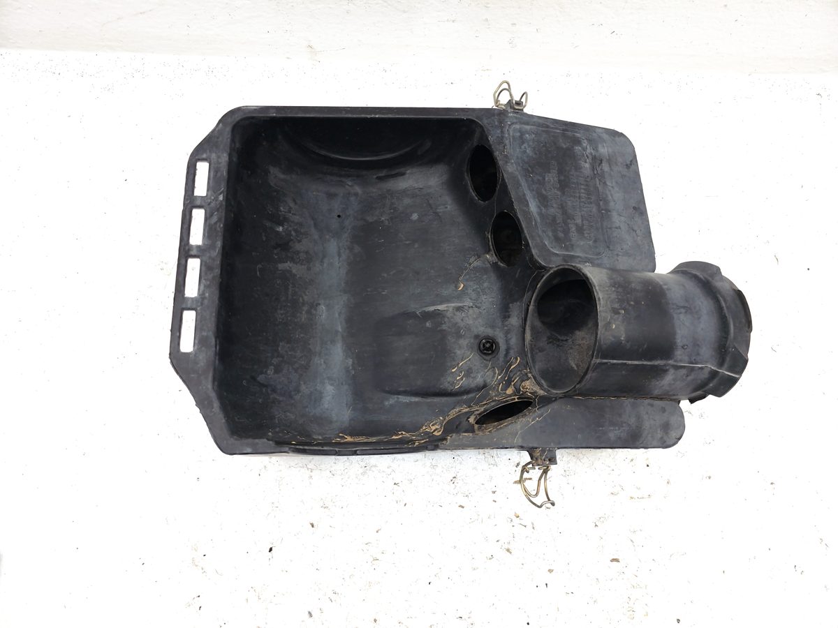 1997 Chevy Silverado 2500 Air Intake Cleaner Box Lower Housing Half Oem 15713003