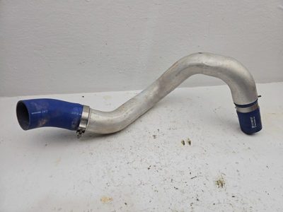 04 Silverado 2500 Passenger Cold Side Intercooler Pipe 6.6L Duramax 15743615