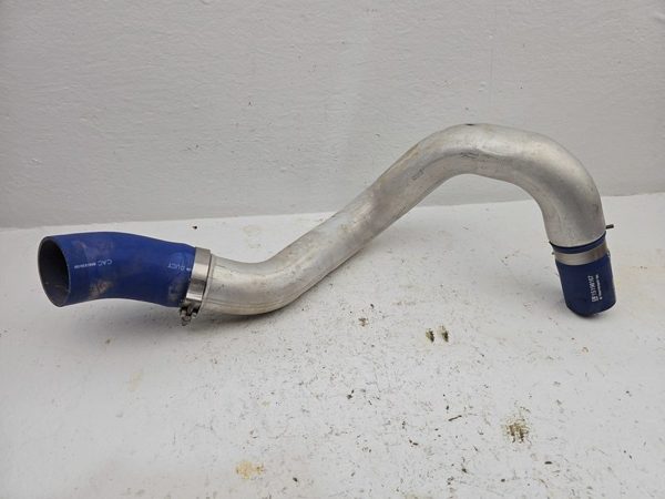 04 Silverado 2500 Passenger Cold Side Intercooler Pipe 6.6L Duramax 15743615 — photo 1
