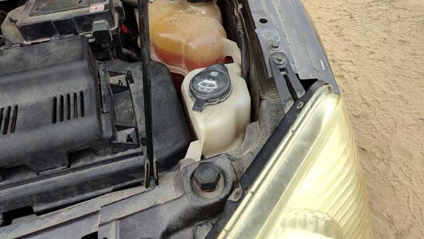 2007-2009 Chevy Equinox Windshield Washer Fluid Reservoir With Pump Wiper Tank — photo 1