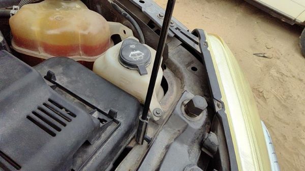2007-2009 Chevy Equinox Windshield Washer Fluid Reservoir With Pump Wiper Tank — photo 4
