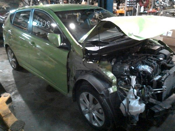 2012 Hyundai Accent — vehicle photo 2