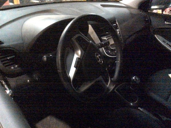 2012 Hyundai Accent — vehicle photo 5