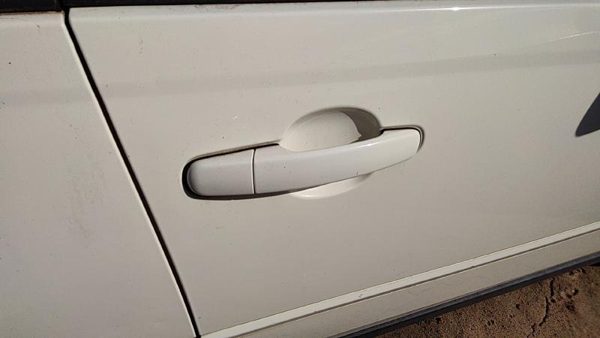 04-08 Chevy New Style Malibu Passenger Right Front Outside Door Handle White 40U — photo 4