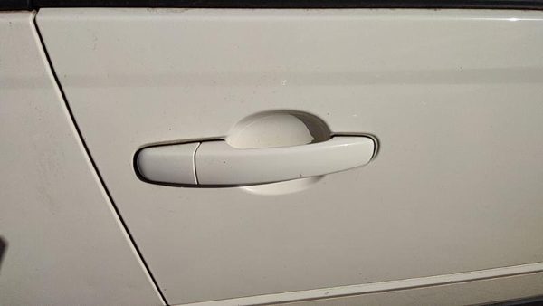 04-08 Chevy New Style Malibu Passenger Right Front Outside Door Handle White 40U — photo 3