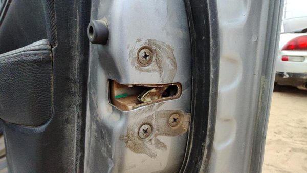 10-14 Subaru Legacy Outback Passenger Right Front Door Latch With Rods/Cables — photo 2
