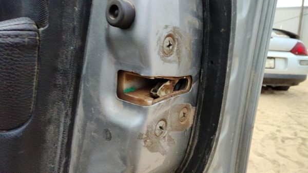 10-14 Subaru Legacy Outback Passenger Right Front Door Latch With Rods/Cables — photo 3