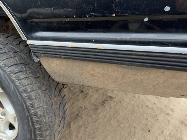 1988-1994 Chevrolet K1500 Driver Rear Box Moulding — photo 4