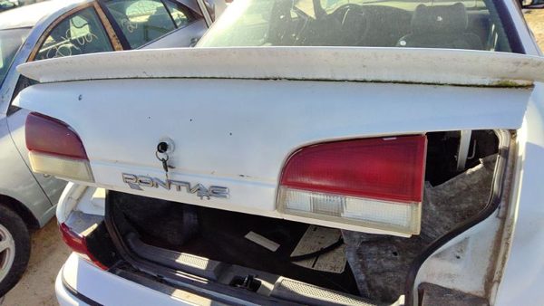 1994 Pontiac Bonneville Trunk/decklid/hatch/tailgate White — photo 5