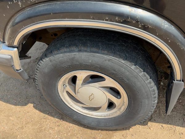 1998-2001 Chevy S10 Blazer Driver Left Front Wheel Flare Moulding Oem Fender — photo 1