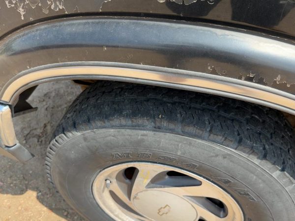 1998-2001 Chevy S10 Blazer Driver Left Front Wheel Flare Moulding Oem Fender — photo 2