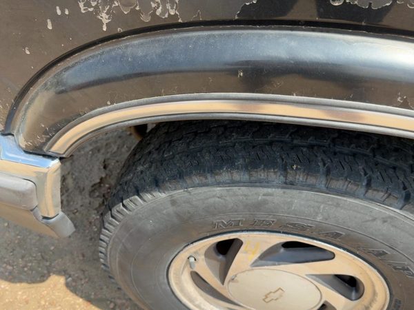 1998-2001 Chevy S10 Blazer Driver Left Front Wheel Flare Moulding Oem Fender — photo 4