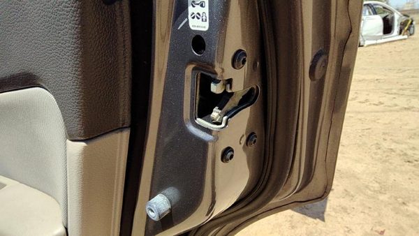 2006-2012 Ford Fusion Passenger Right Rear Door Latch With Rods/Cables Oem Back — photo 1