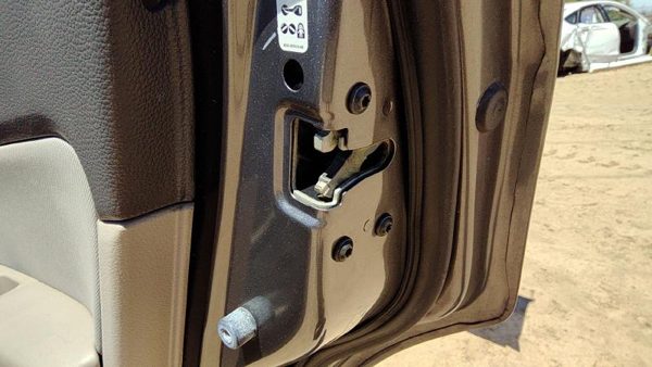 2006-2012 Ford Fusion Passenger Right Rear Door Latch With Rods/Cables Oem Back — photo 2
