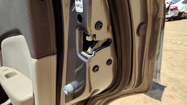 2006-2012 Ford Fusion Passenger Right Rear Door Latch With Rods/Cables Oem Back — photo 3