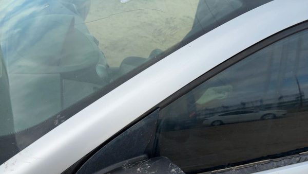 2003-2007 Saturn Ion Driver Left Front Moulding On A Pillar Oem Silver 13U — photo 4