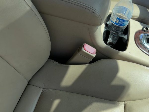 09-12 Impala Passenger Right Front Seat Belt Buckle Receiver Oem Neutral 522 — photo 1
