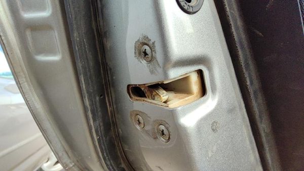 10-14 Subaru Legacy Outback Driver Left Rear Door Latch With Rods/Cables Back — photo 2