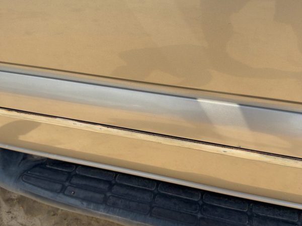 00-06 Suburban Driver Left Front Moulding From Door Oem Trim Strip Pewter 11U — photo 3