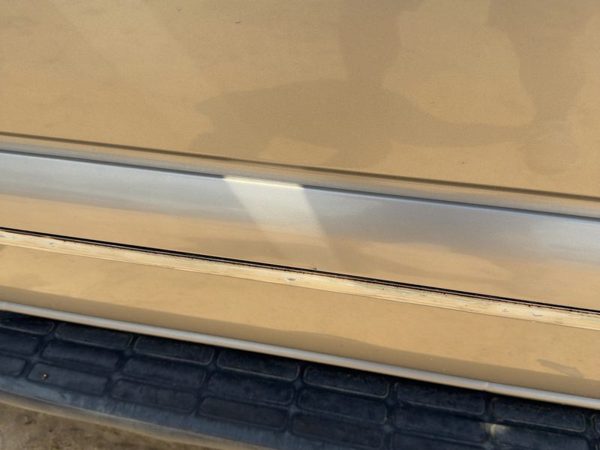 00-06 Suburban Driver Left Front Moulding From Door Oem Trim Strip Pewter 11U — photo 7