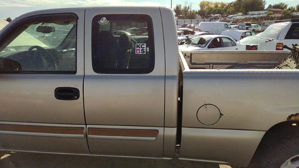 2004 Chevy Silverado 1500 Rear Door LH 15U Sandstone 89024758 — photo 1