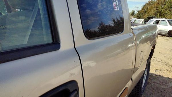 2004 Chevy Silverado 1500 Rear Door LH 15U Sandstone 89024758 — photo 3