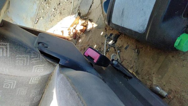 02-06 Dodge Sprinter Van 3500 Passenger Right Front Seat Belt Buckle Receiver — photo 1