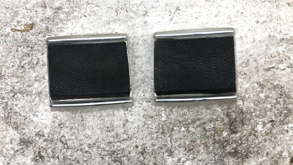 1989 Dodge D100 Driver Passenger Left Right Rear Cab Corner Mouding Pair Set Oem — photo 6