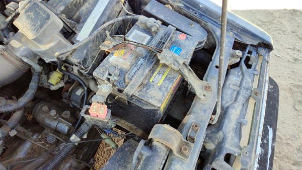 84-86 Toyota Camry Complete Battery Box Mount Tray With Hold Down Oem 2.0L 2Selc — photo 3