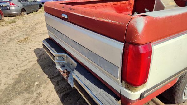 1988 Ford F150 Trunk/decklid/hatch/tailgate Red White — photo 2