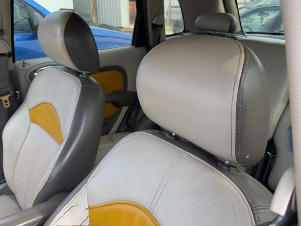01-02 Pt Cruiser Pair Of Front Headrests Oem Left Right Set Seat Taupe/Beige Fl — photo 1