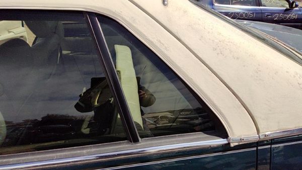 1998-04 Cadillac Seville Driver Left Rear Vent Window Back Door Glass With Frame — photo 1