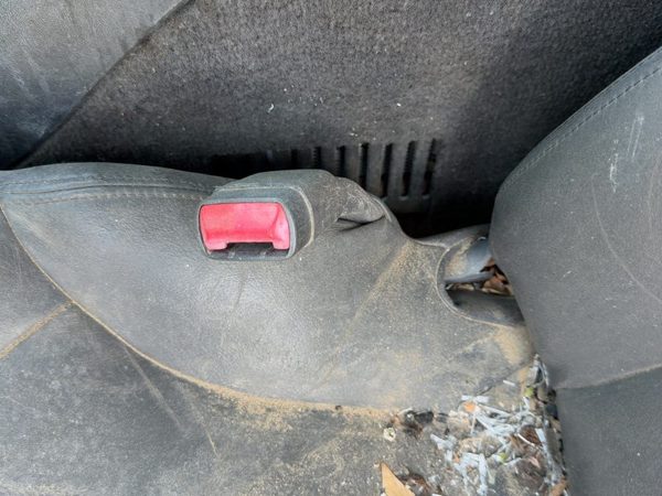 00-01 S10 Blazer Driver Left Front Seat Belt Buckle Receiver Oem Graphite 122 — photo 3