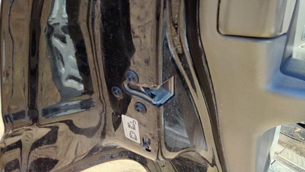 2002-2009 Chevy Trail Blazer Driver Left Rear Door Latch With Rods/Cables Back — photo 3