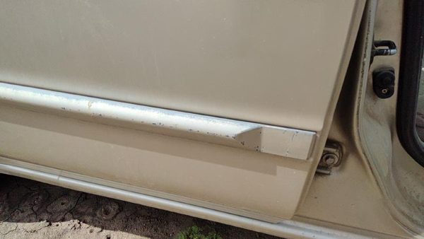 00-01 Maxima Passenger Right Rear Moulding From Door Oem Back Trim Strip Gold — photo 2