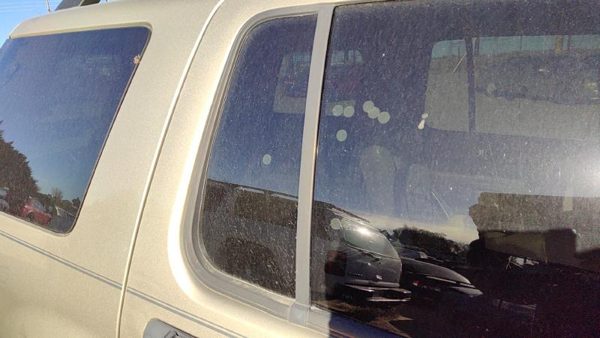 02-10 Ford Explorer Passenger Right Rear Vent Window Back Door Glass With Frame — photo 1