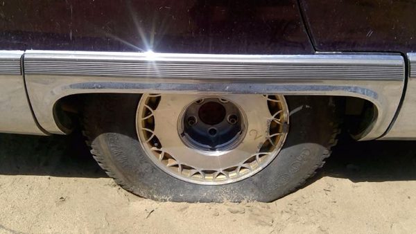 1993 Cadillac Fleetwood Quarter Panel Moulding RH Maroon — photo 1