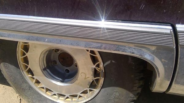 1993 Cadillac Fleetwood Quarter Panel Moulding RH Maroon — photo 4
