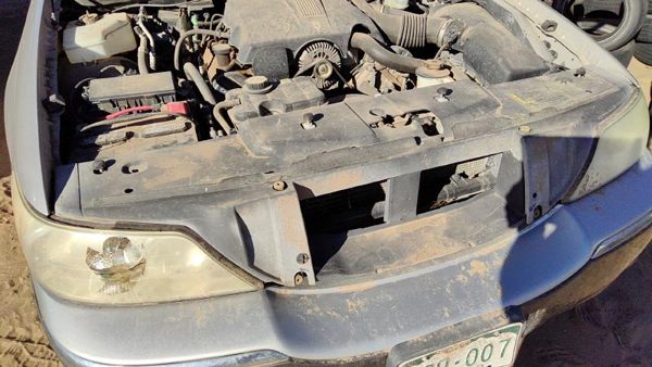 2003-2011 Lincoln Town Car Top Plastic Cover Above Radiator Support Sight Shield — photo 2