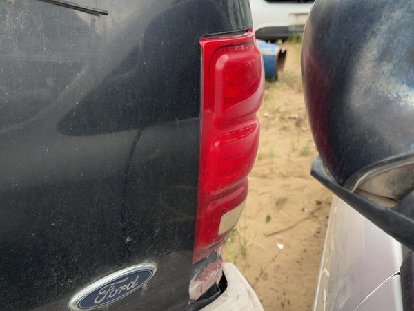 1997-2002 Ford Expedition Passenger Right Tail Light Brake Lamp Oem Rear — photo 2