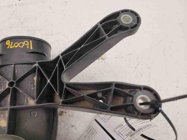 2007 Lincoln Navigator Air Intake Tube Elbow Oem 7L19a589ab — photo 6