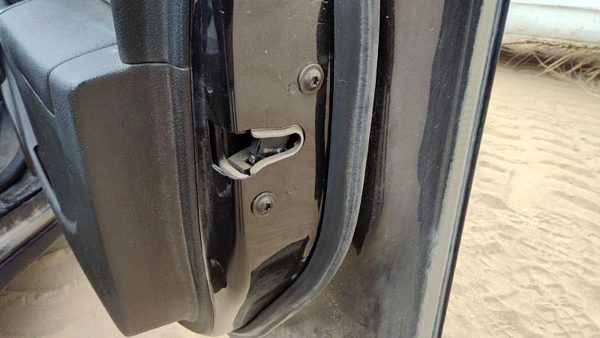 2011 RH Passenger Right Front Door Latch With Rods/cables OEM — photo 2