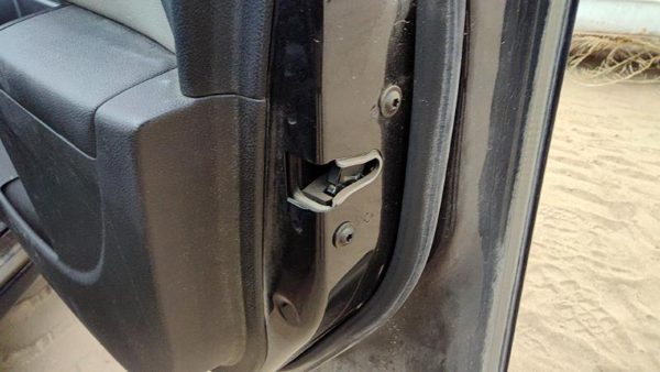 2011 RH Passenger Right Front Door Latch With Rods/cables OEM — photo 3