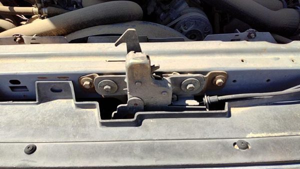 1987-1991 Ford F150 Hood Latch Assembly With Bracket Oem — photo 4