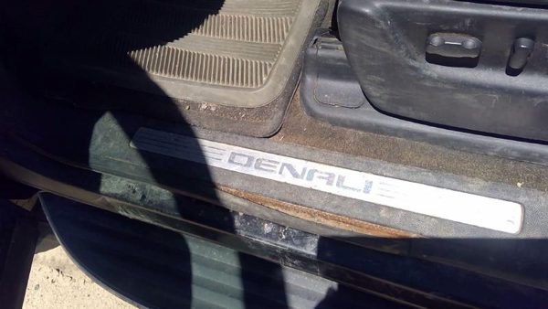 2007 Yukon Xl Denali Driver Left Lower Sill Step Trim Panel Oem — photo 3