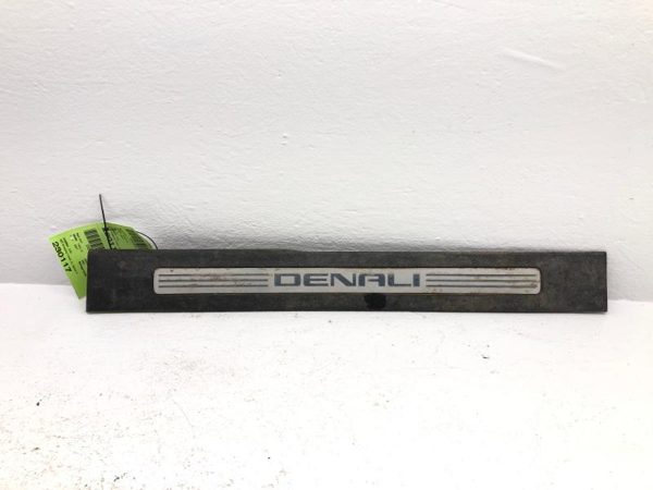 2007 Yukon Xl Denali Driver Left Lower Sill Step Trim Panel Oem — photo 1