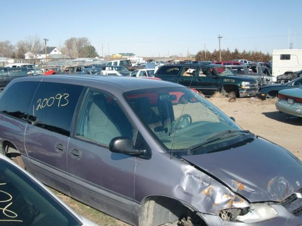 1998 Dodge Caravan — vehicle photo 8