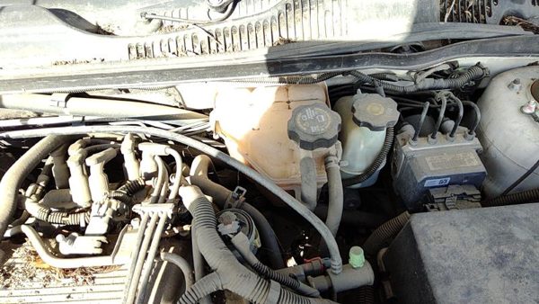2004-2006 Chevy New Style Malibu Coolant Reservoir Radiator Overflow Tank Bottle — photo 1