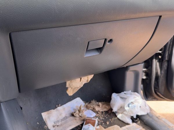 1998 Isuzu Rodeo Glove Box Assembly Complete Door With Latch Oem 8971573360 — photo 1