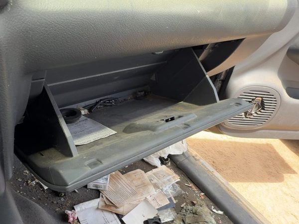 1998 Isuzu Rodeo Glove Box Assembly Complete Door With Latch Oem 8971573360 — photo 3